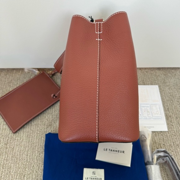 Le Tanneur Brand New Cognac Brown Bucket Bag in Grained Leather. Large Size! - Picture 10 of 16